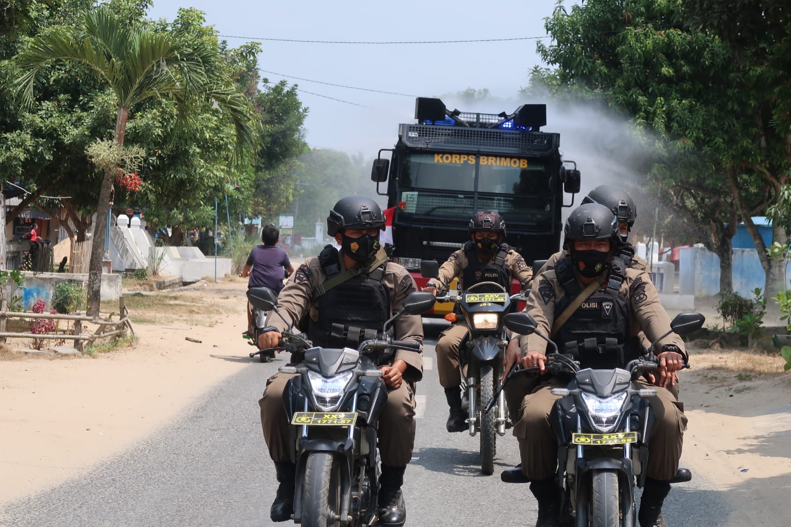 Batalyon B Pelopor Ciptakan Kondisi Aman dari C3 dan Covid-19 di Kampung Anak Tuha