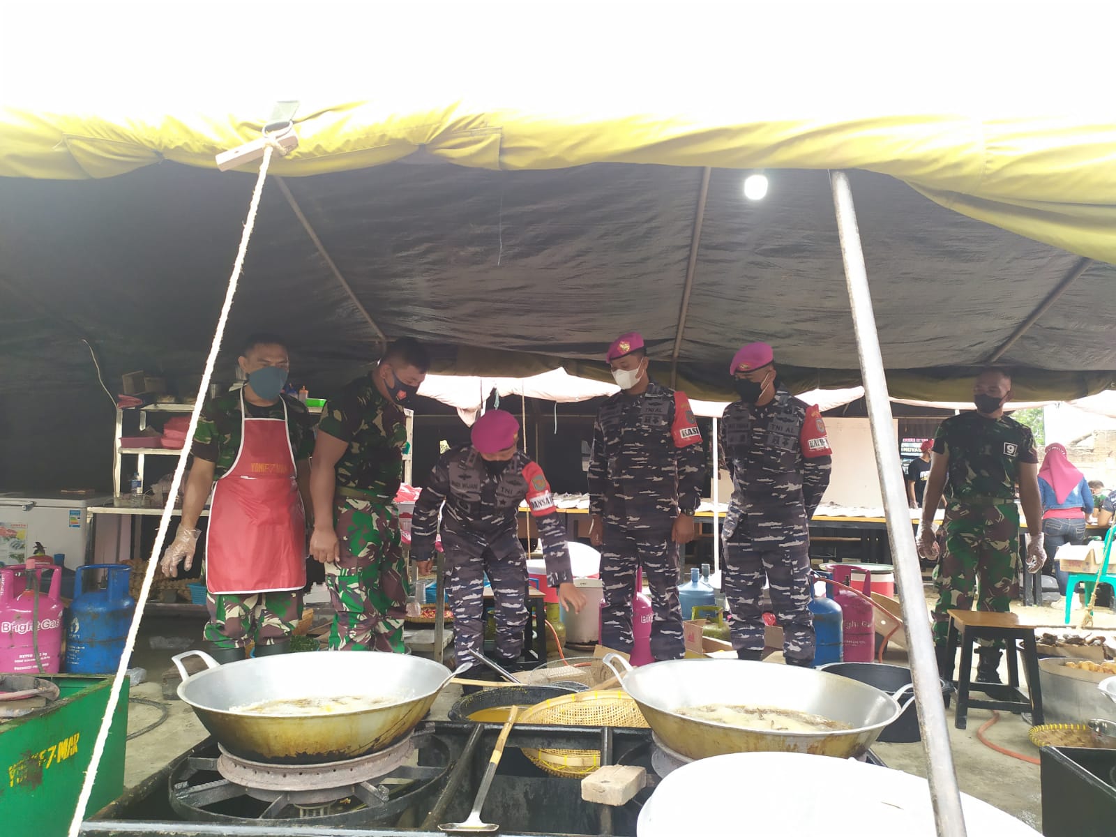 Posko Serbaguna Brigif 4 Salurkan 10 Ribu Paket Makanan Warga Terdampak PPKM