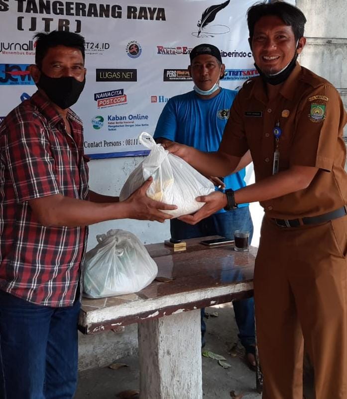 Dinas PUPR Salurkan Bantuan Sembako ke Sekretariat PWI Kota Tangerang