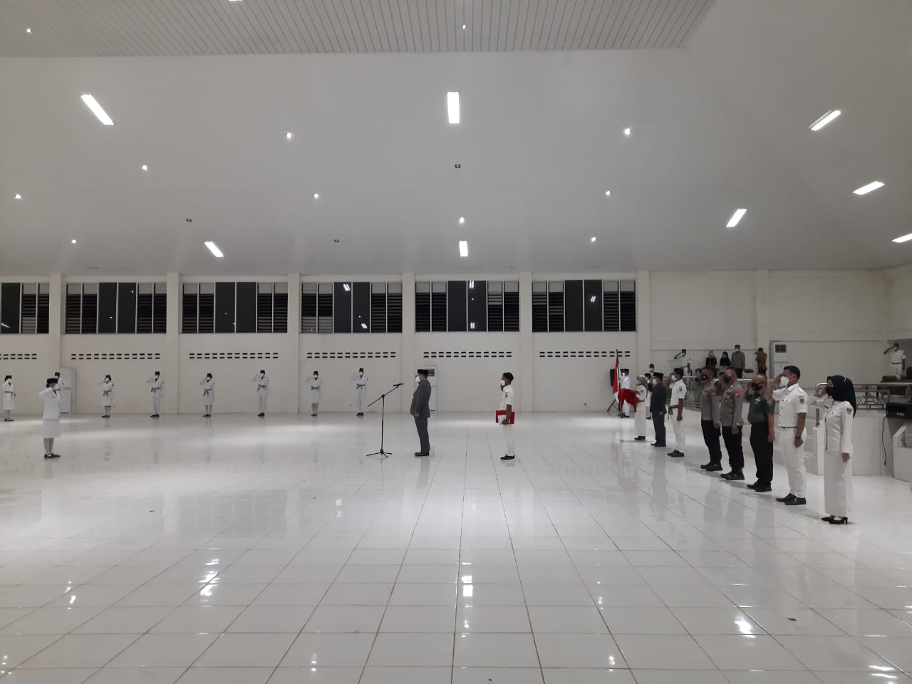 Sekda Syamsuddin Kukuhkan Paskibraka Kabupaten Mesuji Tahun 2021