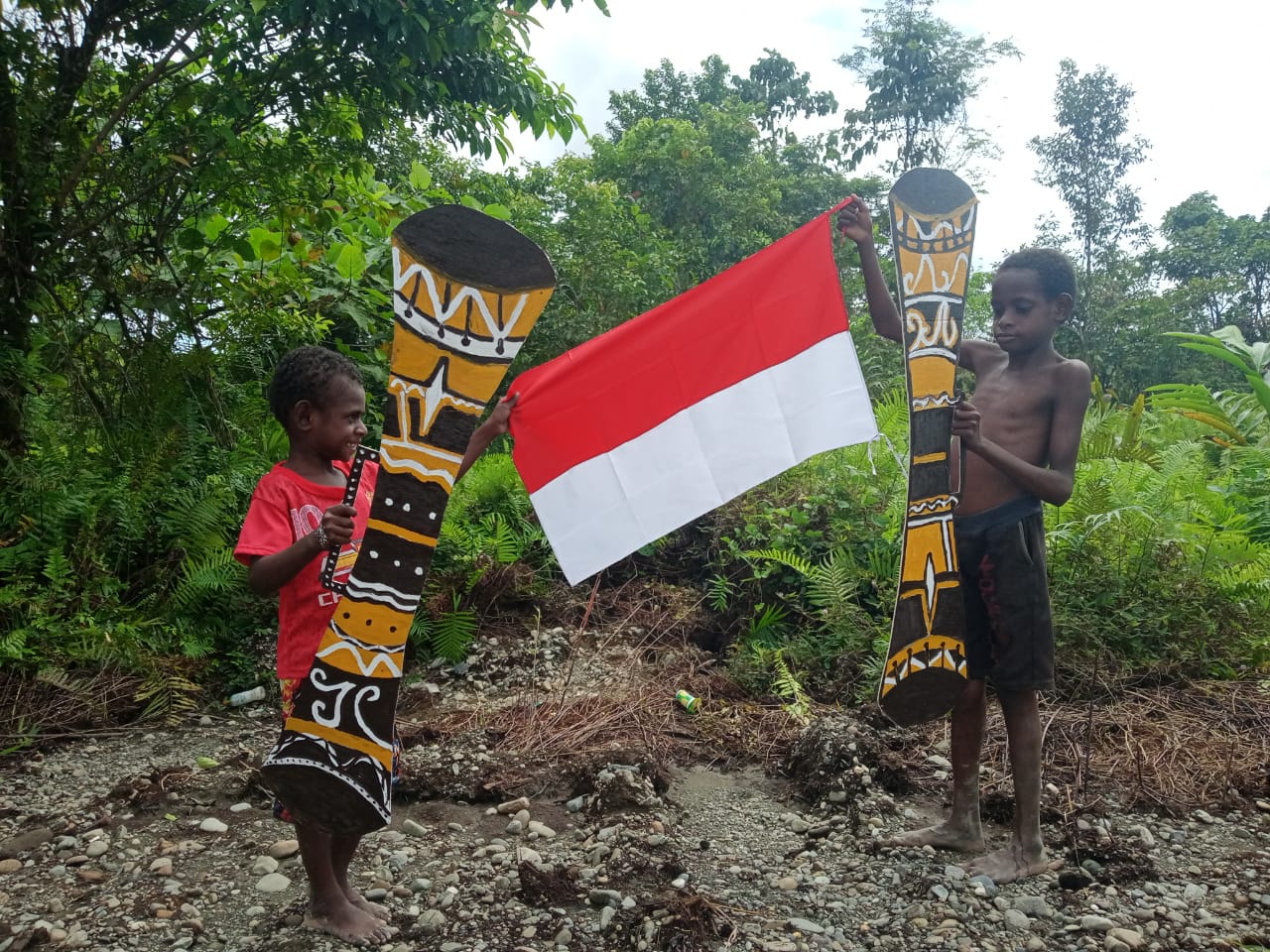 Warga dan Anak-Anak Papua Gemakan HUT ke-76 Kemerdekaan RI