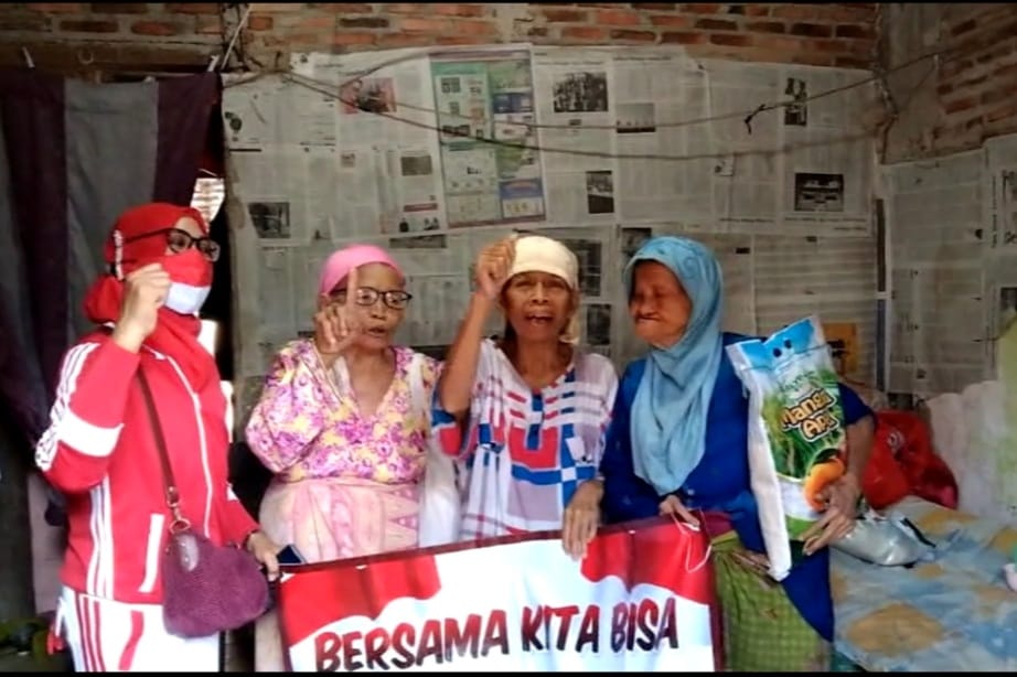 Alumni 96 F MIPA Biologi Unila Bagikan Puluhan Al-Qur’an dan Ratusan Paket Sembako