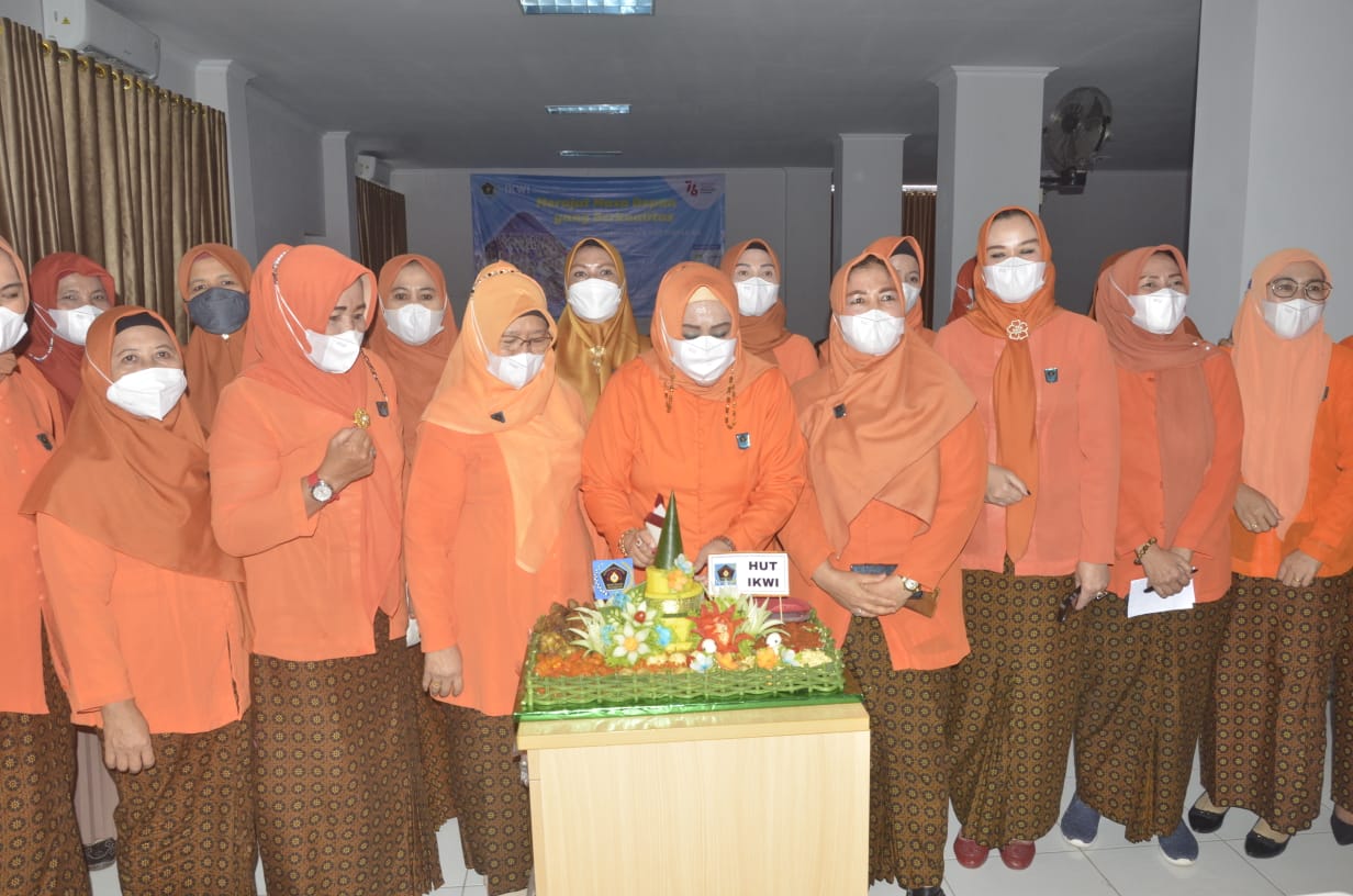 Peringati HUT ke-60, Ikatan Keluarga Wartawan Lampung Bagikan Puluhan Paket Sembako