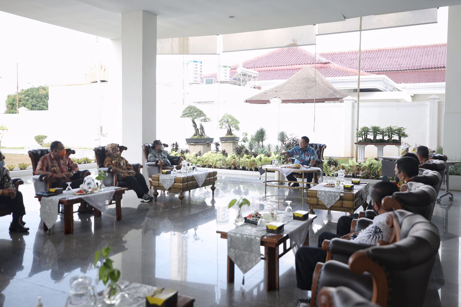 Gubernur Lampung Serahkan 5 Ton Beras untuk Masyarakat Terdampak Covid-19