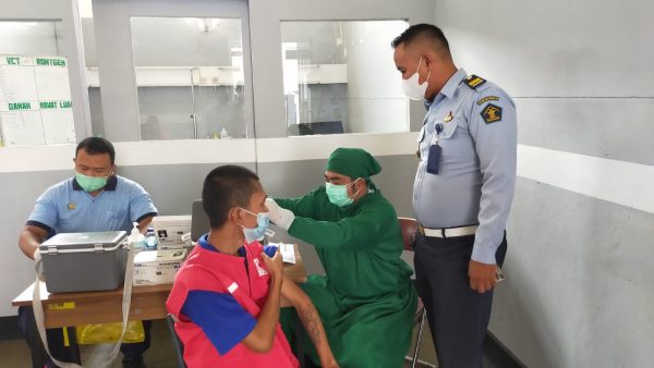 Ratusan Warga Binaan Pemasyarakatan Lapas Pemuda Kelas II Tangerang Ikuti Vaksinasi