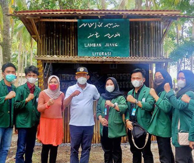 Mahasiswa KKN UIN Raden Intan Lampung Dirikan Lamban Juang Literasi di Pesibar