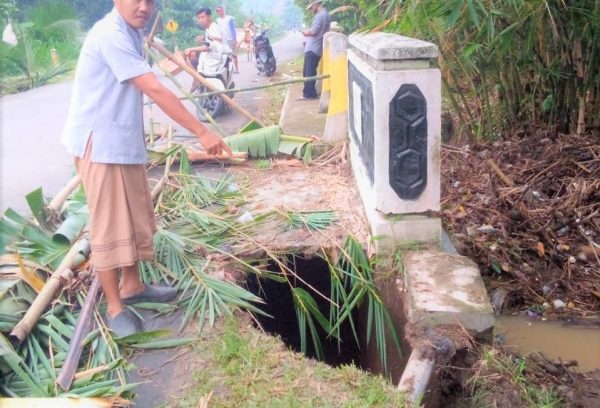 Lapor Pak Dendi, Jembatan Way Gebang Penghubung Bandar Lampung-Way Ratai-Padang Cermin-Marga Punduh-Punduh Pidada Jebol