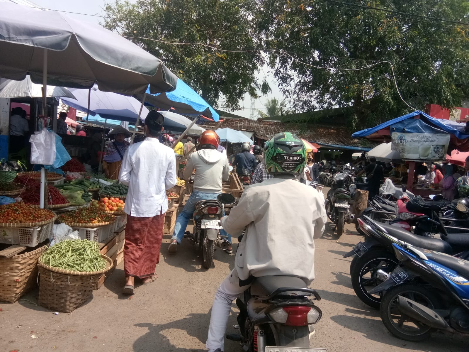 Sejumlah Masyarakat Keluhkan Penyekatan Jalan di Kota Bandar Lampung