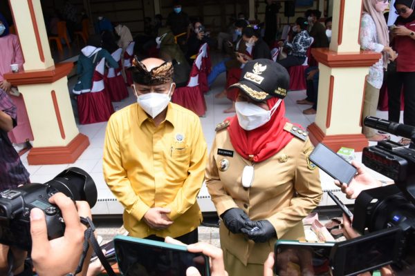 Wali Kota Eva Dwiana bersama Kapolda Lampung Kunjungi Lokasi Vaksinasi