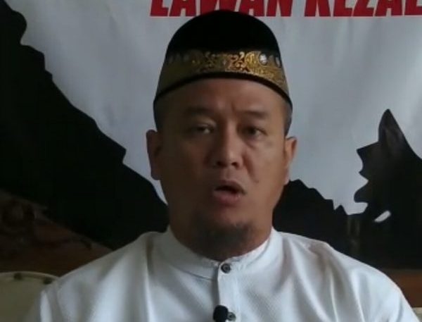 Ustadz Royan Minta Maaf, Foto Polisi Mengamankan Poster dan Spanduk Disitir Pihak Lain Dengan Narasi Tidak Sesuai Fakta