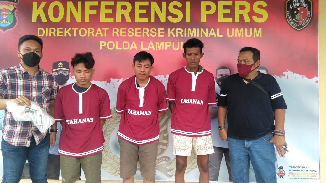 Jaringan Jual Beli Senpi Ilegal Terbongkar, Tiga Tersangka Diamankan Polda Lampung
