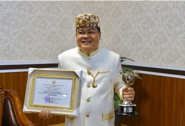 Lampung Tengah Meraih Anugerah Parahita Ekapraya Predikat Madya