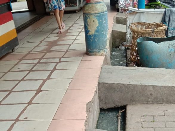 Aroma Busuk Menyengat Akibat Sistem Drainase Tidak Berfungsi di Pasar Gedung Perjuangan Kota Sekayu