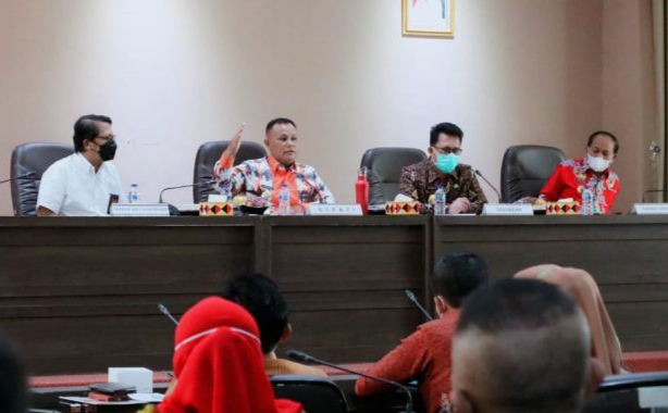 Buka Sosialisasi dan Evaluasi IID, Bupati Nanang Ingatkan Pejabat Kerja Jangan Cuma Cari Posisi Aman