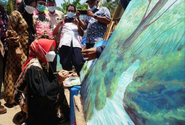 Ketua TP PKK Lamsel Hadiri Kamsos Kreatif Kodim 0421/LS di Sidomulyo