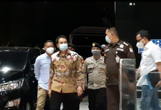 Sempat Ramai Mangkir Karena Isoman Azis Syamsuddin Nongol di KPK, Hasil Swab Negatif