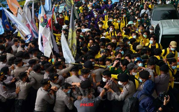 BEM SI dan Gasak Demo Soal Pemecatan 57 Pegawai KPK, Massa Dihalau Polisi Dan Pejabat Antirasuah Cuek