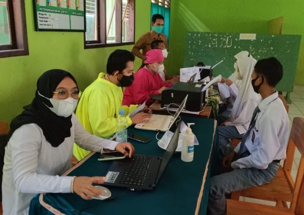 Sambut Pembelajaran Tatap Muka, SMK N 1 Simpang Pematang Vaksin Siswa Tahap Pertama