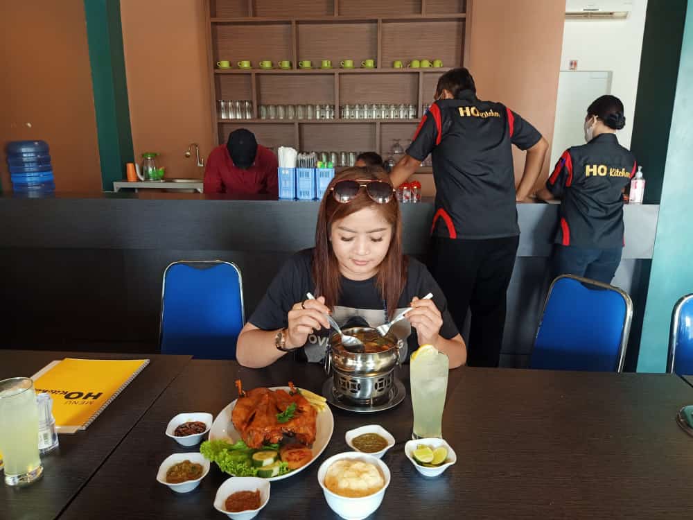 Kuliner Lampung, Nikmatnya Sop Buntut dan Bebek Bumbu Bali Racikan HO Kitchen
