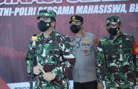 Tinjau Vaksinasi di Lampung Panglima Ingatkan Sinergi Memutus Rantai Covid-19