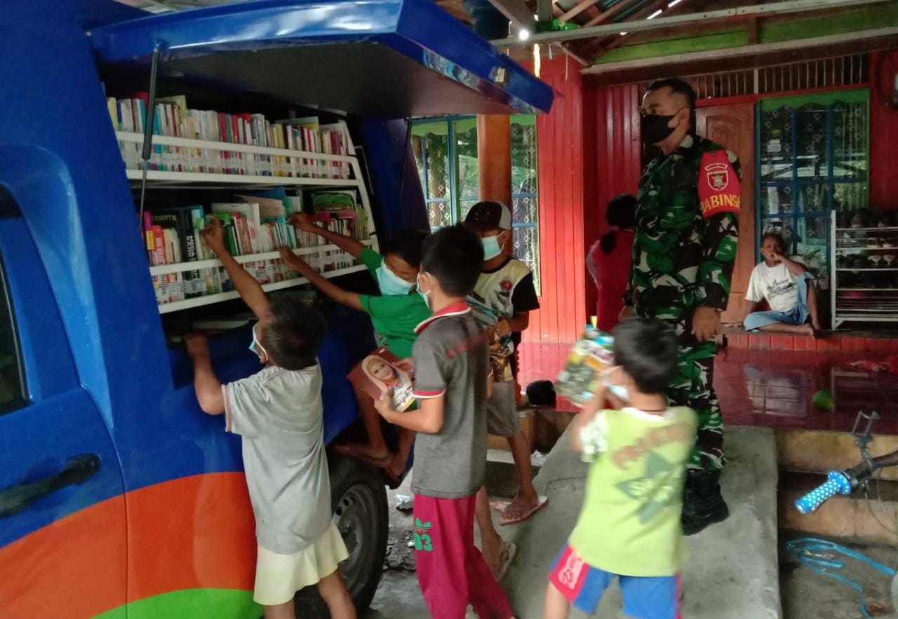 Kodim 1002/Hulu Sungai Tengah Hadirkan Mobil Perpustakaan Keliling