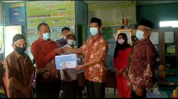 Puluhan KPM Pekon Kebuayan Terima BLT-DD Bulan Juni