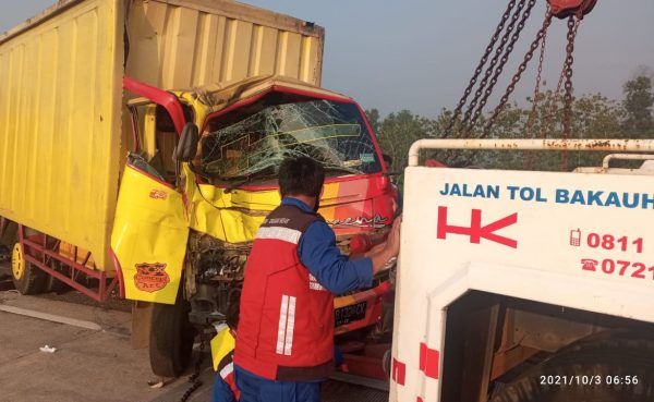 Lagi Bantuin Truk Plat Bandung Mogok, Dua Petugas Patroli Jalan Tol Tewas di Seruduk Truk Yang Sopirnya Ngantuk