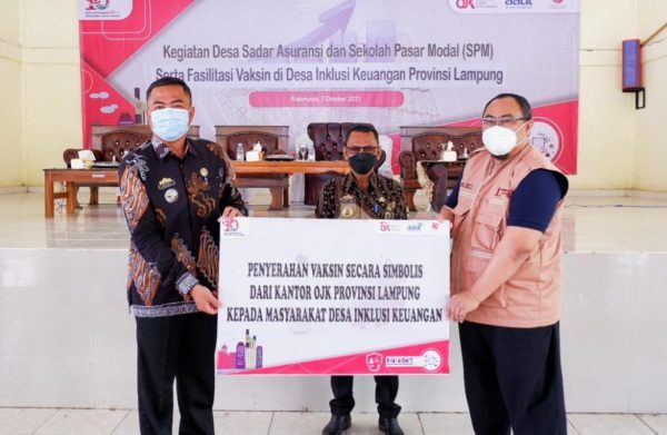 Dukung Pemulihan Ekonomi, OJK Lampung Gelar Vaksinasi dan Edukasi Desa Sadar Asuransi di Lampung Selatan