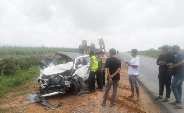 Toyota Innova Terguling ke Sungai, Dua Penumpang Tewas