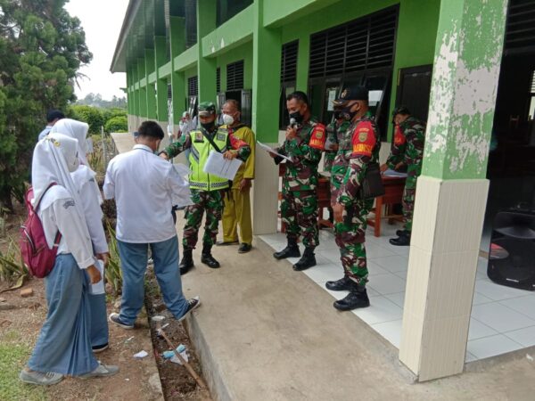 Sejumlah Pelajar SMA 1 Pulau Panggung Tanggamus Ikuti Vaksinasi Covid-19