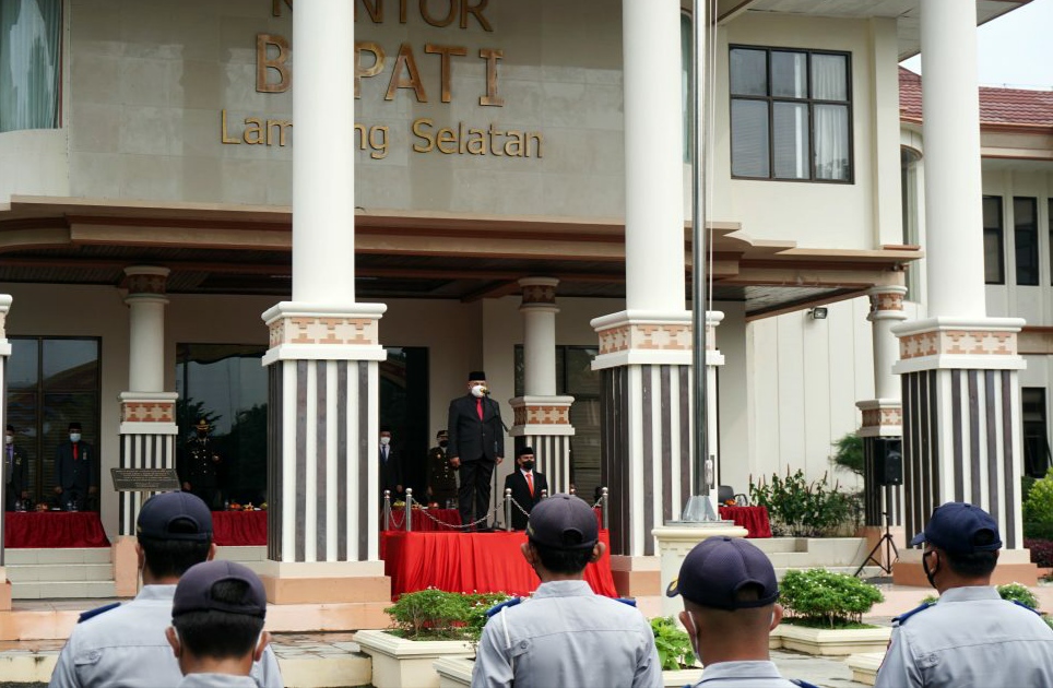 Bupati Lamsel Pimpin Upacara Peringatan Hari Kesaktian Pancasila Dengan Khidmat dan Sederhana