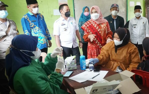 Duta Vaksin Lamsel Tinjau Pelaksanaan Vaksinasi Covid-19 di Candipuro