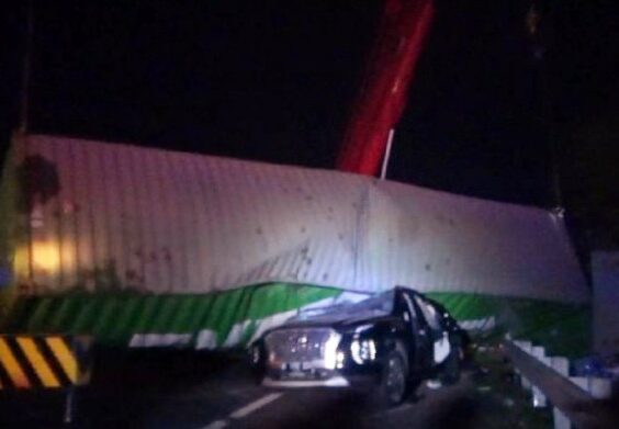 Bawa Mobil Baru Seharga Rp1 Miliaran Bos Indomaret Tewas Tertimpa Kontainer di Tol