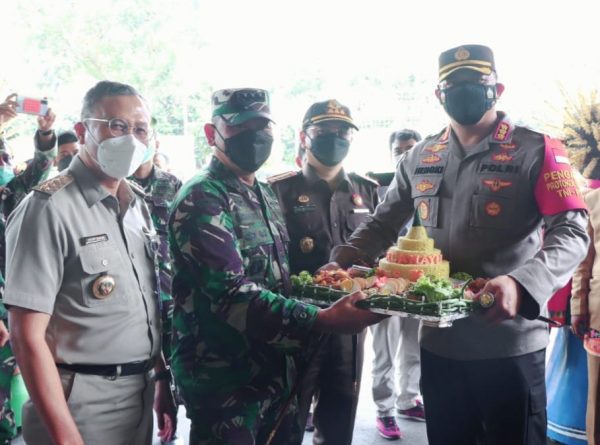 HUT ke-76 TNI, Kapolres Metro Jakarta Pusat Kunjungi Kodim 0501/JP BS