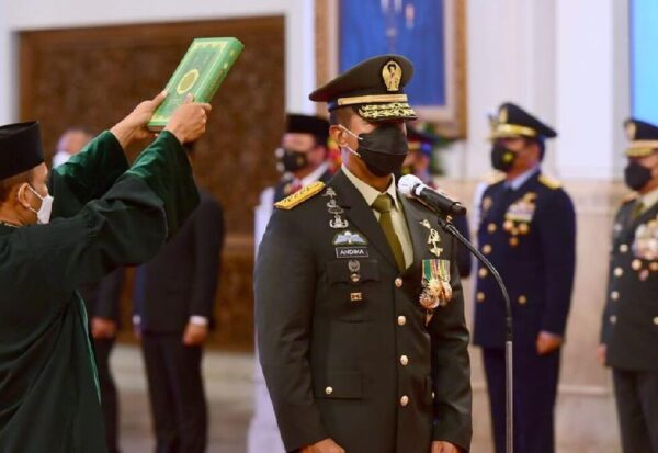 Presiden Melantik Panglima TNI Jenderal Andika Perkasa