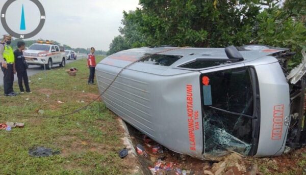 Travel Karona Terbalik Mahasiswa dan Honorer Pemda Lampung Utara Luka Berat