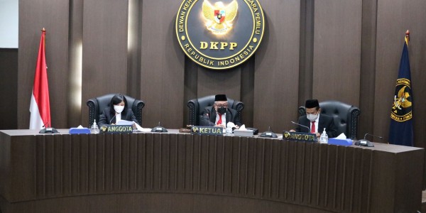 Terbukti Vidio Call Sex Saat Tugas Anggota KPU Kabupaten Kaur Dipecat