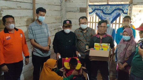 Bupati Mesuji Saply Keliling Beri Bantuan Korban Kebakaran dan Anak Disabilitas