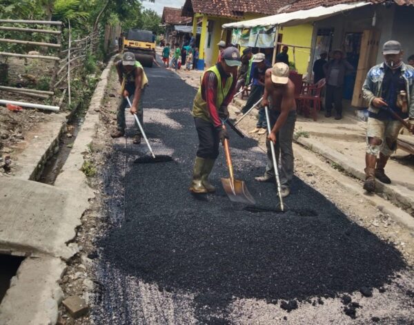 Hotmix Jalan Pardasuka Tak Sesuai RAB Tebalnya Cuma 1 Cm?