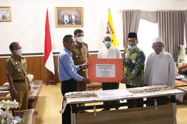 Jelang Muktamar NU ke 34 Musa Ahmad Salurkan Bantuan Rp1 Milyar Parungan GMP dan SBG