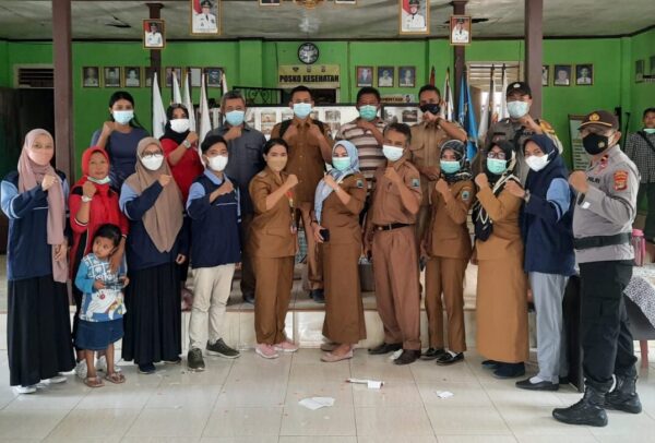 Mahasiswa KKN Nusantara Bantu Vaksinasi Masal di Desa Kertosari