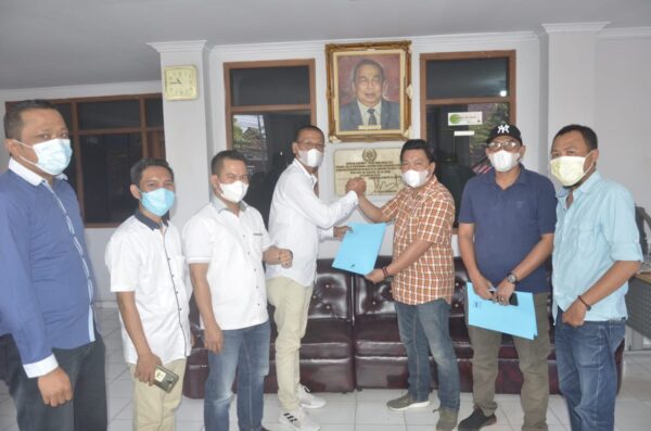 Hari Kedua, Wira Hadikusuma Ambil Formulir Pendaftaran