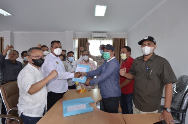 Didampingi Rombongan Nizwar Ambil Formulir Calon Ketua PWI