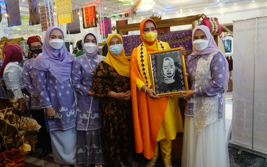 Bunda Winarni Hadiri Gelaran Lampung Craft Kedua Tahun 2021
