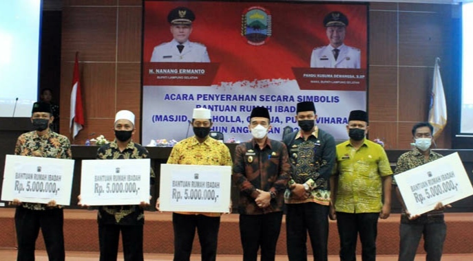 Pemkab Lamsel Beri Bantuan Hibah untuk 276 Rumah Ibadah