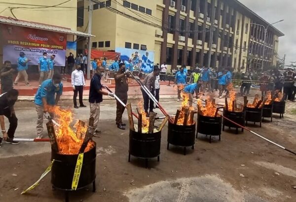 Direktorat Narkoba Polda Lampung Musnahkan 96,7 Kg Sabu