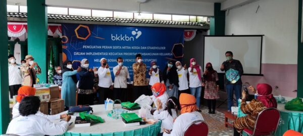 Menjadi Mitra Kerja BKKBN Anggota Komisi IX DPR RI Sukamto Terjun Sosialisasikan Pencegahan Stunting