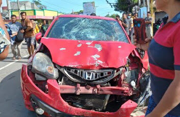 Honda Brio Merah Tabrak Empat Motor Satpam RSUD A Yani Metro Tewas