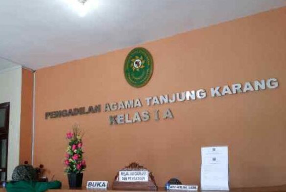 Putri Tokoh Pendiri Unila Febriantinadewi Ceraikan Suaminya Julian Manaf