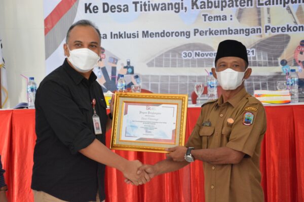 Bersama Media OJK Lampung Kunjungi Desa Inklusi Keuangan Titiwangi